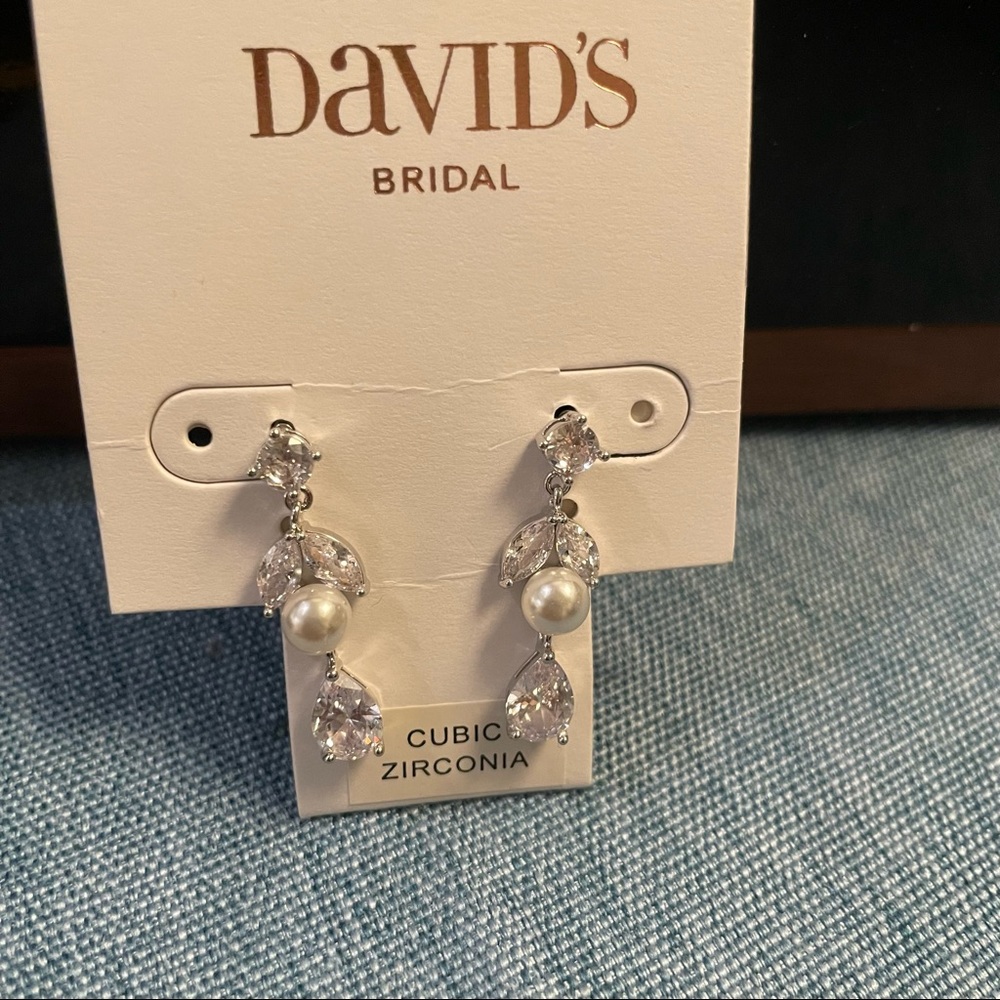 🆕David’s Bridal; earring